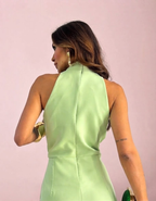 Amara | Mono elegante con cuello halter y lazo en la cintura